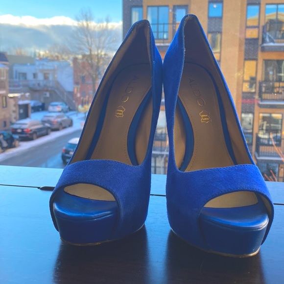 ALDO suede royal blue peep toe pumps